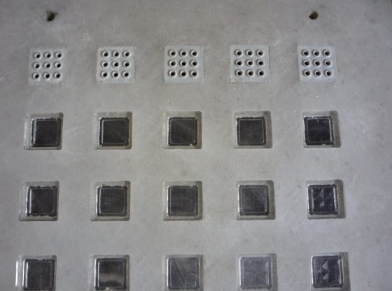 pavement light with vents